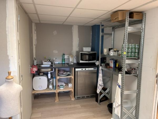 LISIEUX centre-ville local commercial d'env. 130 m² avec vitrine , Lisieux