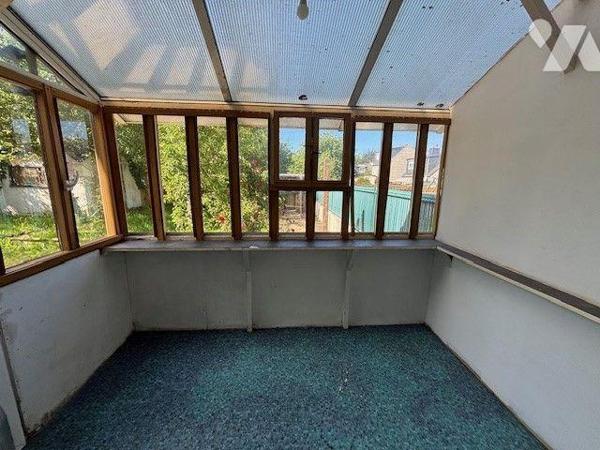 Proche de toutes commodités, maison comprenant:
- Au rez-de-chaussée : une entrée, un WC,  un ...
