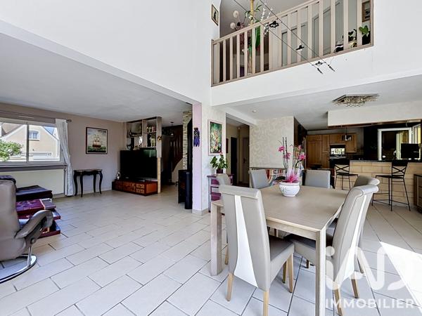 Maison à vendre 6 pièces 258 m² Favières