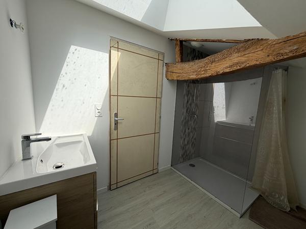 Magnifique grange en pierre rénovée sur plus de 2 970 m² de terrain