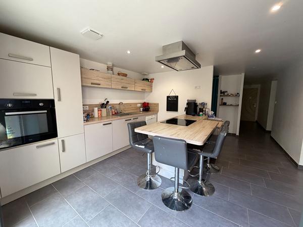 Magnifique grange en pierre rénovée sur plus de 2 970 m² de terrain