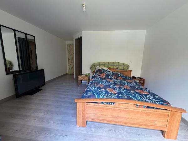 Magnifique grange en pierre rénovée sur plus de 2 970 m² de terrain