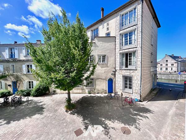 T4 avec ascenseur et parking ! Hyper centre de La Rochelle €520 750 ** - Référence MR627ED2-34