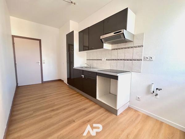 T4 avec ascenseur et parking ! Hyper centre de La Rochelle €520 750 ** - Référence MR627ED2-34