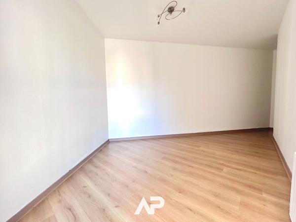 T4 avec ascenseur et parking ! Hyper centre de La Rochelle €520 750 ** - Référence MR627ED2-34