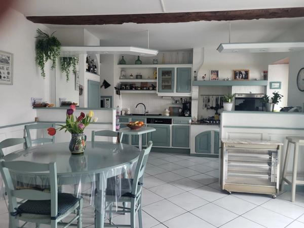 Maison à vendre 9 pièces AIRVAULT (79) Terrain clos 1208 m²