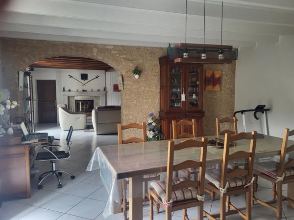 Maison à vendre 9 pièces AIRVAULT (79) Terrain clos 1208 m²