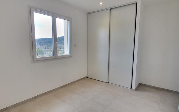 Maison à louer    4 pièces •  Uzer