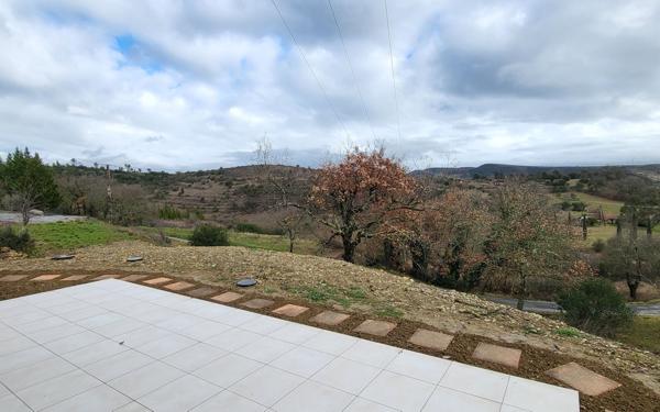 Maison à louer    4 pièces •  Uzer