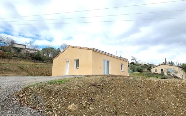 Maison à louer    4 pièces •  Uzer