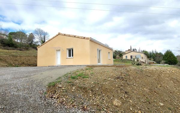 Maison à louer    4 pièces •  Uzer