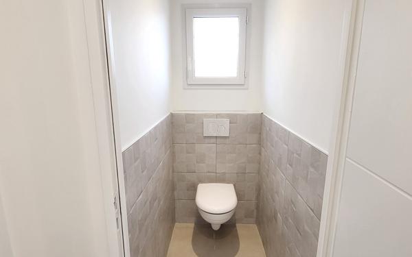 Maison à louer    4 pièces •  Uzer