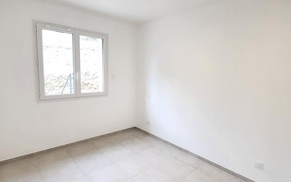 Maison à louer    4 pièces •  Uzer