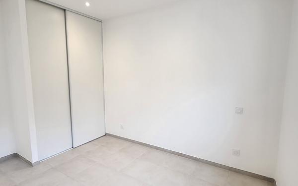 Maison à louer    4 pièces •  Uzer