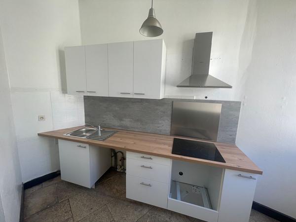 Appartement T2 Nimes face à la mairie
