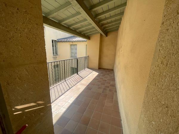 Appartement T2 Nimes face à la mairie