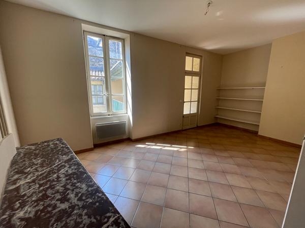 Appartement T2 Nimes face à la mairie