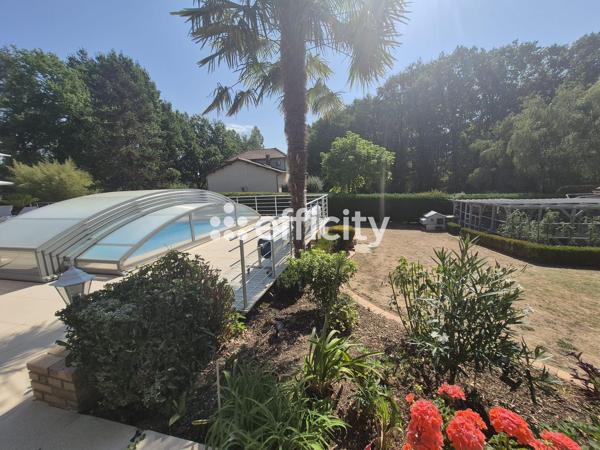 Maison
         8 pièces
        - 205 m² Bien prestige 418 000 € *