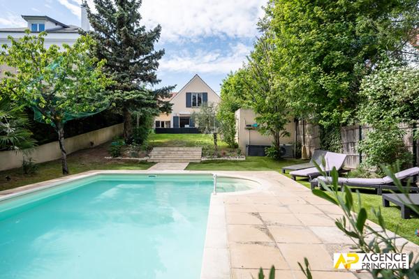 Maison -140 m2 - Petit parc - piscine - 4 chambres €1 470 000 ** - Référence 4660