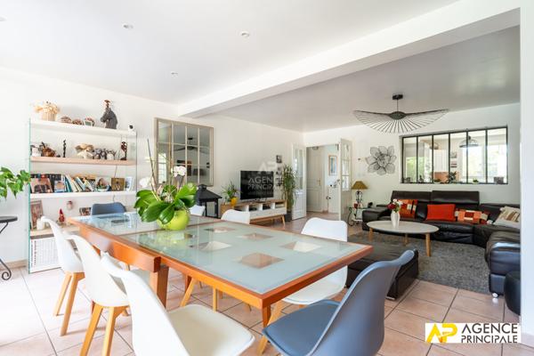 Maison -140 m2 - Petit parc - piscine - 4 chambres €1 470 000 ** - Référence 4660