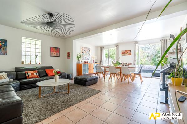 Maison -140 m2 - Petit parc - piscine - 4 chambres €1 470 000 ** - Référence 4660