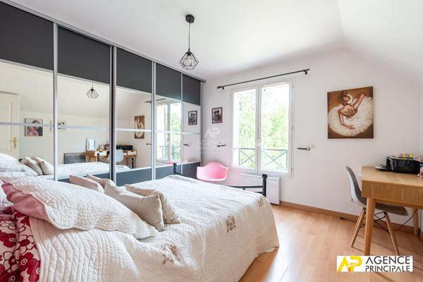 Maison -140 m2 - Petit parc - piscine - 4 chambres €1 470 000 ** - Référence 4660