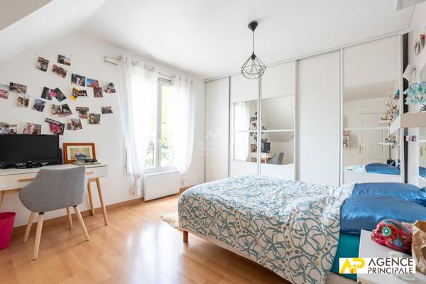 Maison -140 m2 - Petit parc - piscine - 4 chambres €1 470 000 ** - Référence 4660