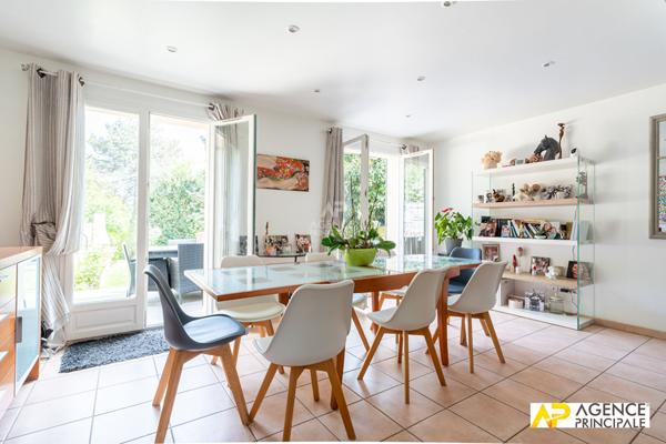 Maison -140 m2 - Petit parc - piscine - 4 chambres €1 470 000 ** - Référence 4660
