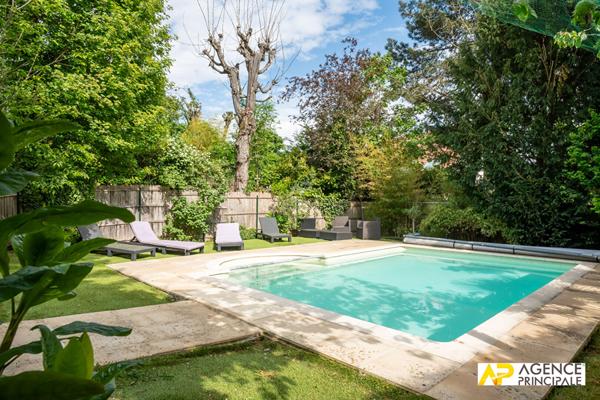 Maison -140 m2 - Petit parc - piscine - 4 chambres €1 470 000 ** - Référence 4660