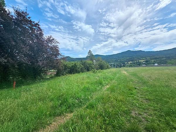 EXCLUSIVITE ! Terrain avec vue dégagée de 754 m2 dans le centre de RETOURNAC