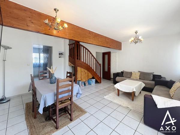 Maison de ville avec garage et jardin