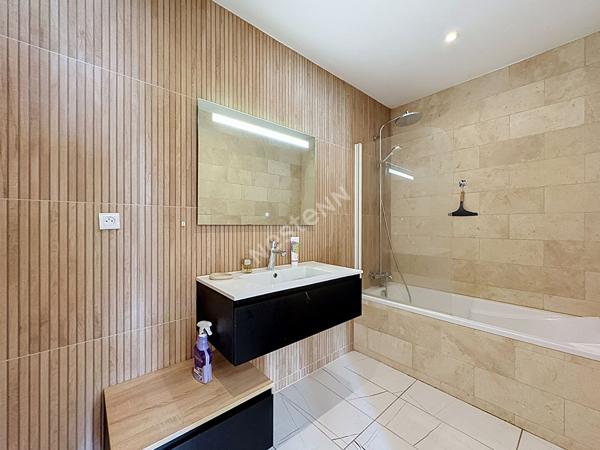 Maison familiale de plain-pied à vendre à Rezé - 5 Pièces, 111 m², Terrain 279 m²