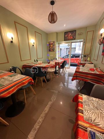 DROIT AU BAIL / FONDS DE COMMERCE SNACK – EMPLACEMENT EXCEPTIONNEL À NICE

Idéalement situé à seulement 50 mètres de la mer, à proximité immédiate de la Promenade des Anglais et du quartier Gambetta, ce snack restaurant bénéficie d’un emplacement stratégique avec un fort passage piéton et touristique.

Local commercial d’environ 31,40 m², entièrement exploitable pour une activité de restauration sur place et à emporter.

Caractéristiques :
Surface : 31,40 m² environ
Activité : Snack – restauration sur place et à emporter
Emplacement premium proche plage et commerces
Quartier dynamique et recherché
Faible loyer : 850 € / mois
Charges : 100 € / mois

Parfait pour une première affaire ou un professionnel souhaitant développer une activité de restauration rapide dans un secteur très fréquenté.

Belle opportunité à saisir rapidement !

Pour plus d’informations ou organiser une visite, contactez-moi.
