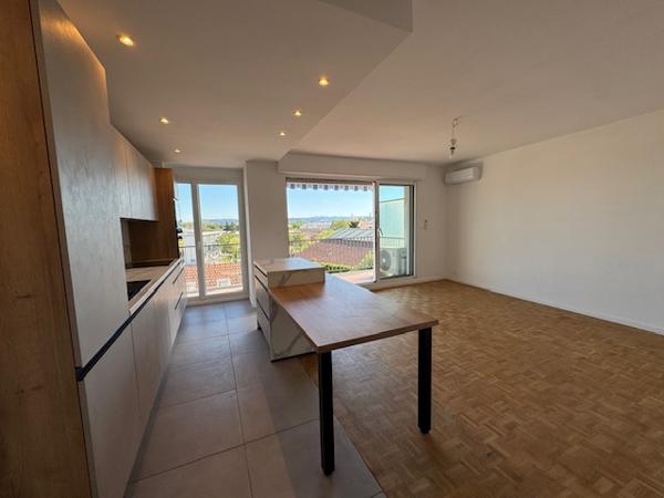 Cavaillon (84300) VENTE APPARTEMENT TYPE 4 TRAVERSANT 78,13 M2 BALCON EXPO SUD VUE MASSIF LUBERON AV JOFFRE 84300 CAVAILLON