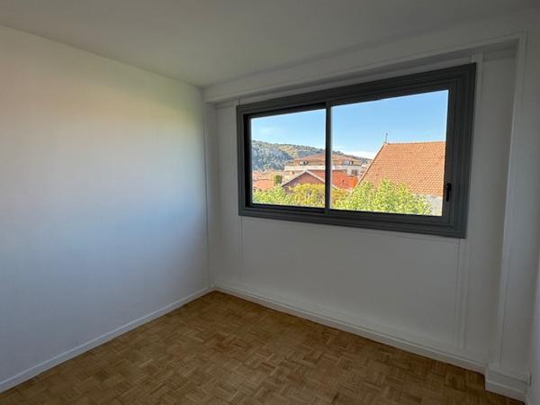 Cavaillon (84300) VENTE APPARTEMENT TYPE 4 TRAVERSANT 78,13 M2 BALCON EXPO SUD VUE MASSIF LUBERON AV JOFFRE 84300 CAVAILLON