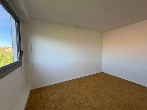 Cavaillon (84300) VENTE APPARTEMENT TYPE 4 TRAVERSANT 78,13 M2 BALCON EXPO SUD VUE MASSIF LUBERON AV JOFFRE 84300 CAVAILLON