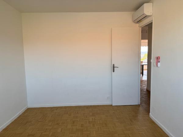 Cavaillon (84300) VENTE APPARTEMENT TYPE 4 TRAVERSANT 78,13 M2 BALCON EXPO SUD VUE MASSIF LUBERON AV JOFFRE 84300 CAVAILLON