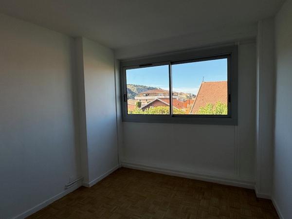 Cavaillon (84300) VENTE APPARTEMENT TYPE 4 TRAVERSANT 78,13 M2 BALCON EXPO SUD VUE MASSIF LUBERON AV JOFFRE 84300 CAVAILLON
