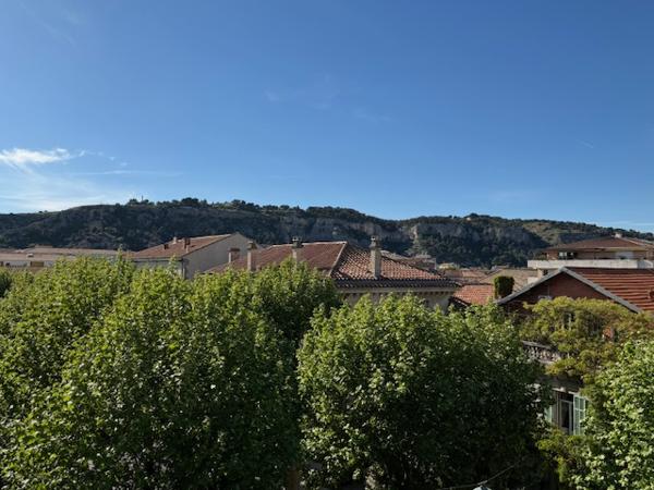 Cavaillon (84300) VENTE APPARTEMENT TYPE 4 TRAVERSANT 78,13 M2 BALCON EXPO SUD VUE MASSIF LUBERON AV JOFFRE 84300 CAVAILLON