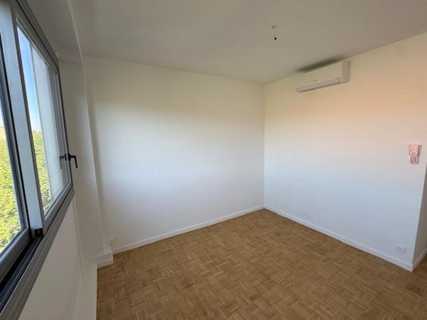 Cavaillon (84300) VENTE APPARTEMENT TYPE 4 TRAVERSANT 78,13 M2 BALCON EXPO SUD VUE MASSIF LUBERON AV JOFFRE 84300 CAVAILLON