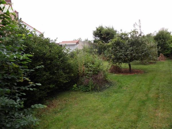 Une parcelle de terrain à bâtir d'environ 500 m² 