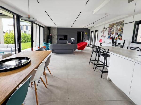 Maison d'architecte T6 d'exception à vendre au centre de DIVONNE LES BAINS