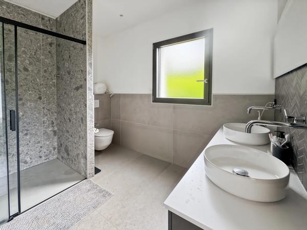 Maison d'architecte T6 d'exception à vendre au centre de DIVONNE LES BAINS