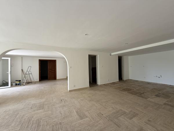 Villevieille (30250) Villevieille - Maison 397 M² avec jardin piscinable de 280 M²- 9 Chambres dont 1 appartement privatif de 117 M