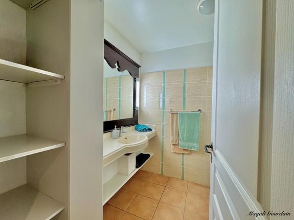 A VENDRE – GRAND STUDIO MEUBLÉ VUE MER CLÉ EN MAIN EN RÉSIDENCE TOURISTIQUE AVEC ACCÈS DIRECT PLAGE - SAINTE ANNE