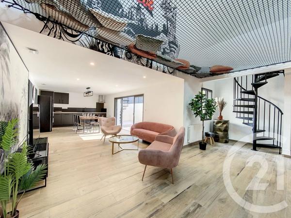 Maison à vendre  5 pièces - 187,20 m 2   LUCON  - 85