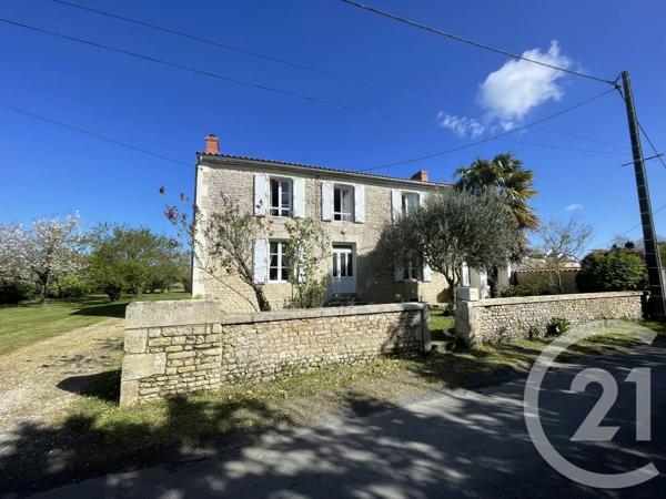 Maison à vendre  5 pièces - 187,20 m 2   LUCON  - 85