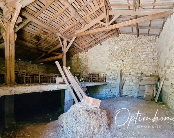 Corps de ferme en pierre avec 16 hectares