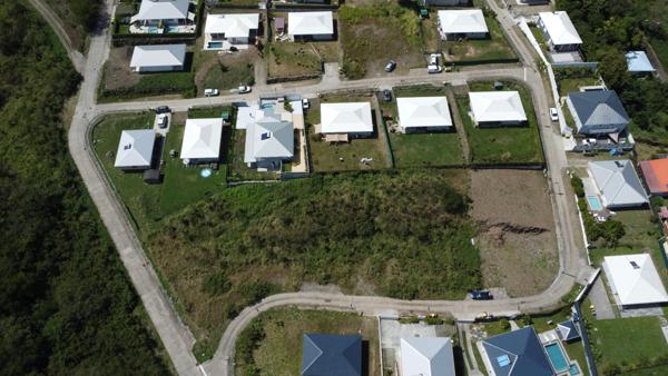 Terrain à bâtir de 612 m2 au Diamant proche de la mer