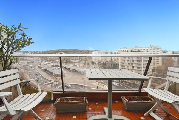 DERNIER ETAGE - GRAND 2 P - SEINE MUSICALE.